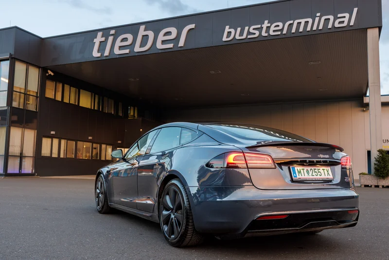 Tesla Model S Plaid / Bild 2