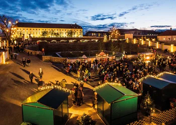 Weihnachtsdorf Schloss Hof