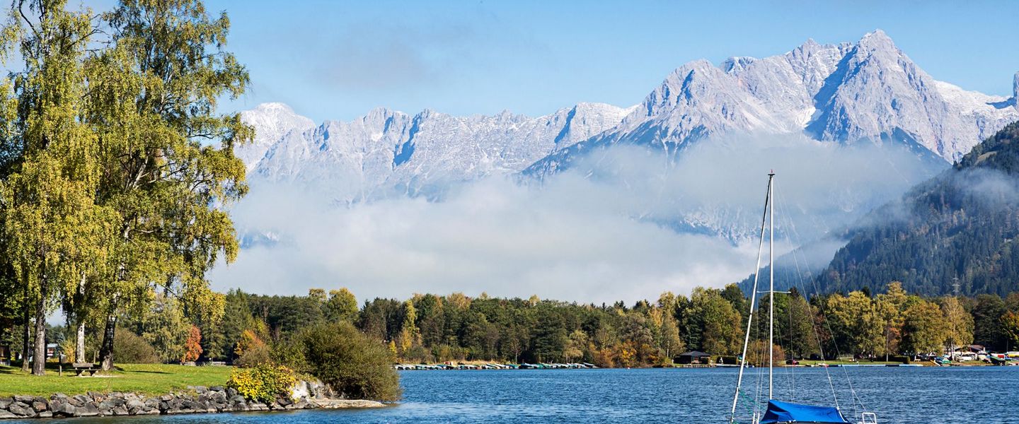 Zell am See ist die Bezirkshauptstadt des gleichnamigen im österreichischen Bundesland Salzburg gelegenen Bezirks mit 9544 Einwohnern. Die Wurzeln der Stadt reichen bis in die Bronzezeit zurück.